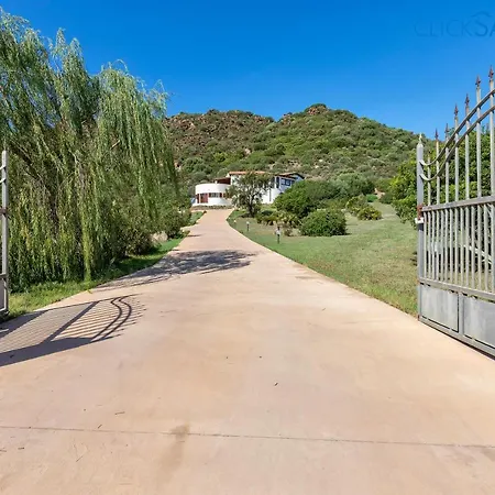 Villa With Pool, Private Parking, Air Conditioning, 5 Bedrooms And 4 Bathrooms *