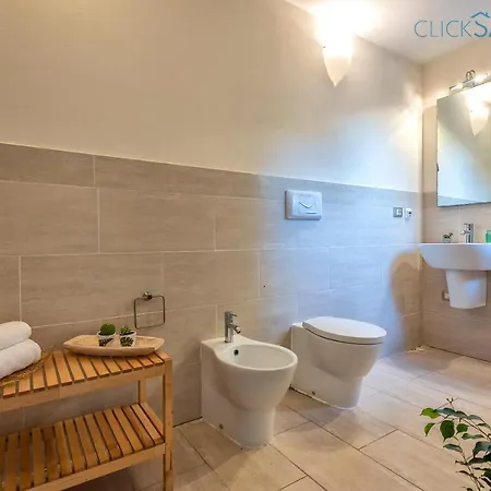 With Pool, Private Parking, Air Conditioning, 5 Bedrooms And 4 Bathrooms فيلة