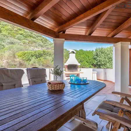 With Pool, Private Parking, Air Conditioning, 5 Bedrooms And 4 Bathrooms Alghero