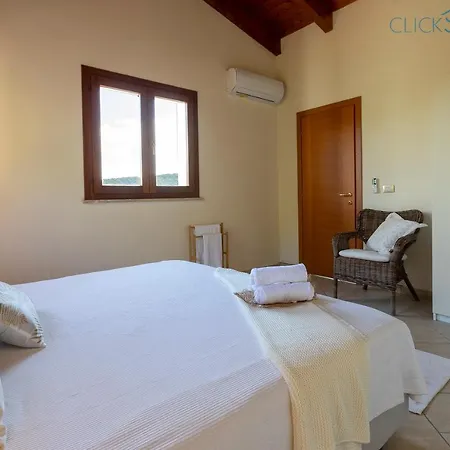Villa With Pool, Private Parking, Air Conditioning, 5 Bedrooms And 4 Bathrooms Alghero