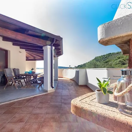 With Pool, Private Parking, Air Conditioning, 5 Bedrooms And 4 Bathrooms Alghero