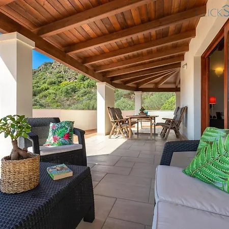 Villa With Pool, Private Parking, Air Conditioning, 5 Bedrooms And 4 Bathrooms Alghero