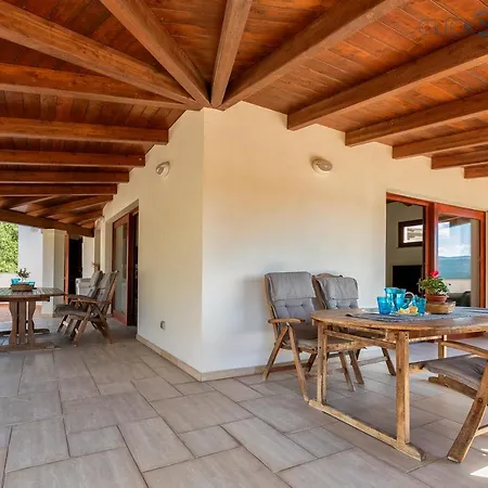 With Pool, Private Parking, Air Conditioning, 5 Bedrooms And 4 Bathrooms Villa