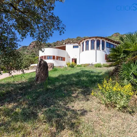 With Pool, Private Parking, Air Conditioning, 5 Bedrooms And 4 Bathrooms Villa *