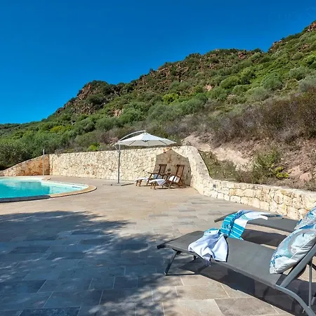 With Pool, Private Parking, Air Conditioning, 5 Bedrooms And 4 Bathrooms Villa *
