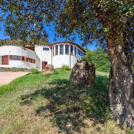 Villa With Pool, Private Parking, Air Conditioning, 5 Bedrooms And 4 Bathrooms Alghero