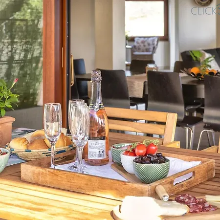 With Pool, Private Parking, Air Conditioning, 5 Bedrooms And 4 Bathrooms Villa Alghero