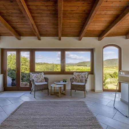Villa With Pool, Private Parking, Air Conditioning, 5 Bedrooms And 4 Bathrooms *