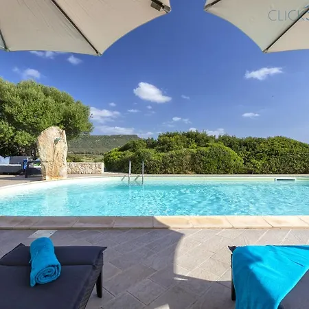 With Pool, Private Parking, Air Conditioning, 5 Bedrooms And 4 Bathrooms Villa