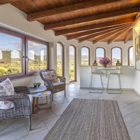 With Pool, Private Parking, Air Conditioning, 5 Bedrooms And 4 Bathrooms Villa