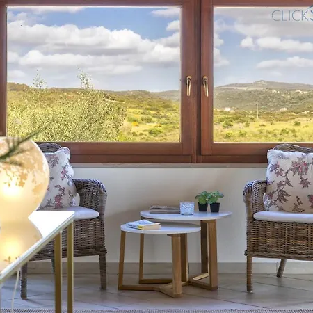 With Pool, Private Parking, Air Conditioning, 5 Bedrooms And 4 Bathrooms Villa