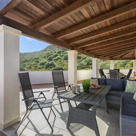 Villa With Pool, Private Parking, Air Conditioning, 5 Bedrooms And 4 Bathrooms *