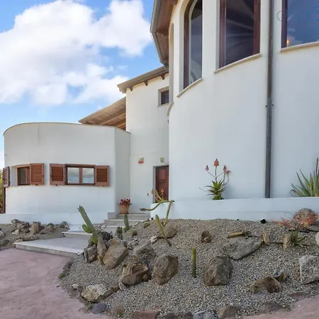 Villa With Pool, Private Parking, Air Conditioning, 5 Bedrooms And 4 Bathrooms Alghero