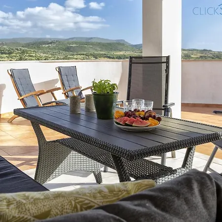 With Pool, Private Parking, Air Conditioning, 5 Bedrooms And 4 Bathrooms Villa *