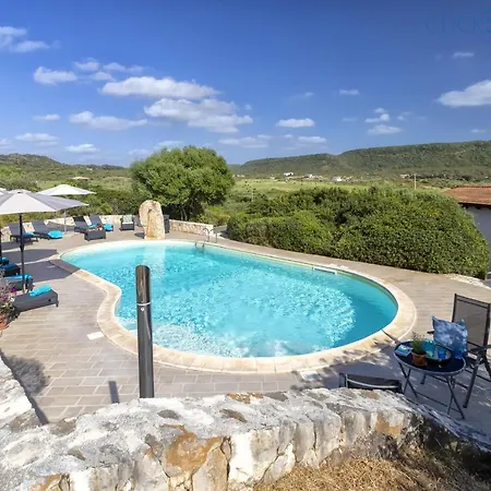 Villa With Pool, Private Parking, Air Conditioning, 5 Bedrooms And 4 Bathrooms Alghero