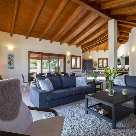 Villa With Pool, Private Parking, Air Conditioning, 5 Bedrooms And 4 Bathrooms Alghero