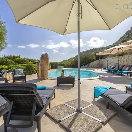 With Pool, Private Parking, Air Conditioning, 5 Bedrooms And 4 Bathrooms *