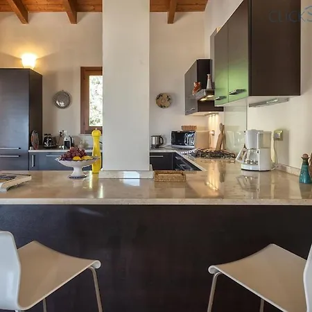 With Pool, Private Parking, Air Conditioning, 5 Bedrooms And 4 Bathrooms Willa
