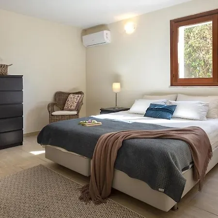 With Pool, Private Parking, Air Conditioning, 5 Bedrooms And 4 Bathrooms Willa Alghero