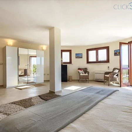 Willa With Pool, Private Parking, Air Conditioning, 5 Bedrooms And 4 Bathrooms Alghero
