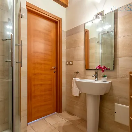 With Pool, Private Parking, Air Conditioning, 5 Bedrooms And 4 Bathrooms Willa