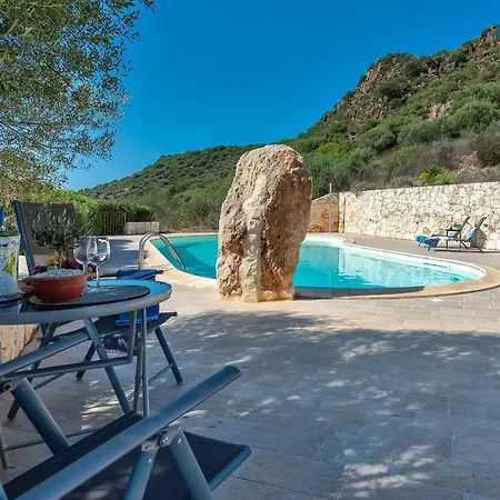 Con Piscina Indipendente Con 5 E 4 Bagni Alghero