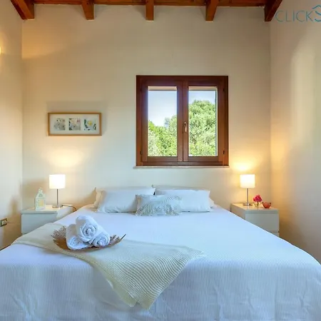 With Pool, Private Parking, Air Conditioning, 5 Bedrooms And 4 Bathrooms Alghero