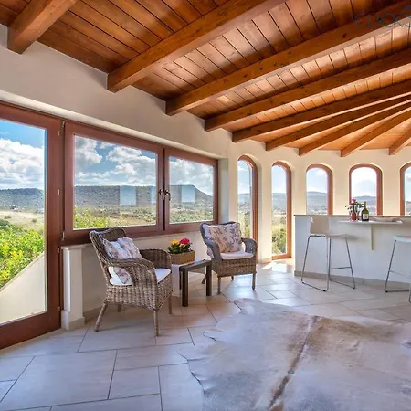 Villa With Pool, Private Parking, Air Conditioning, 5 Bedrooms And 4 Bathrooms Alghero