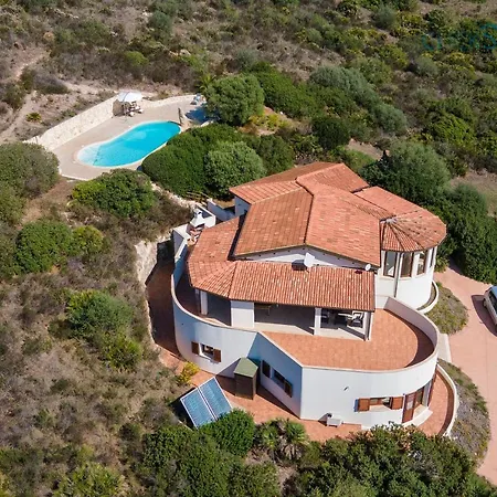 Villa Con Piscina Indipendente Con 5 E 4 Bagni
