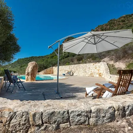 With Pool, Private Parking, Air Conditioning, 5 Bedrooms And 4 Bathrooms Villa