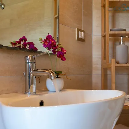 With Pool, Private Parking, Air Conditioning, 5 Bedrooms And 4 Bathrooms Villa *
