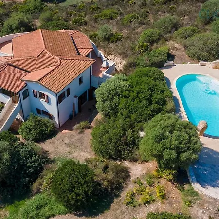 With Pool, Private Parking, Air Conditioning, 5 Bedrooms And 4 Bathrooms Villa *