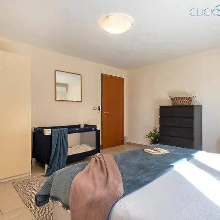 With Pool, Private Parking, Air Conditioning, 5 Bedrooms And 4 Bathrooms Willa