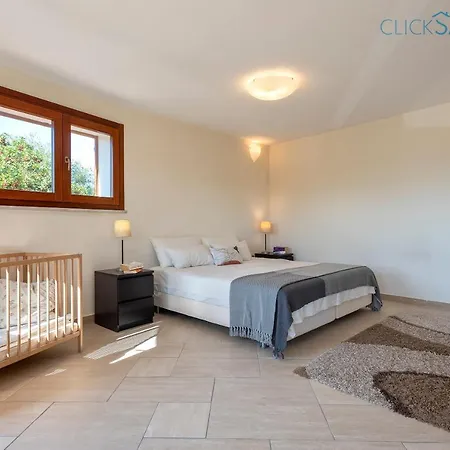 With Pool, Private Parking, Air Conditioning, 5 Bedrooms And 4 Bathrooms Willa Alghero