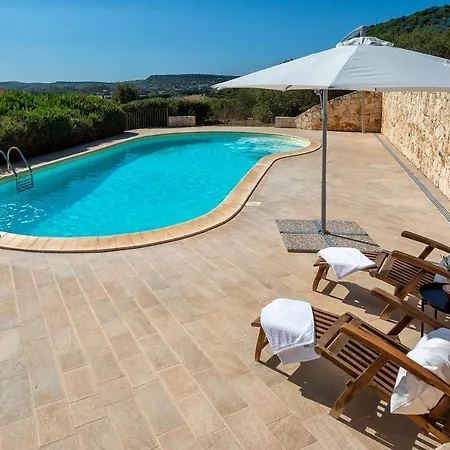 With Pool, Private Parking, Air Conditioning, 5 Bedrooms And 4 Bathrooms Willa *