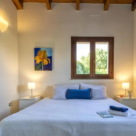 Villa With Pool, Private Parking, Air Conditioning, 5 Bedrooms And 4 Bathrooms Alghero