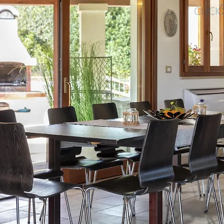 With Pool, Private Parking, Air Conditioning, 5 Bedrooms And 4 Bathrooms Willa Alghero