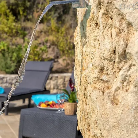 Con Piscina Indipendente Con 5 E 4 Bagni Villa