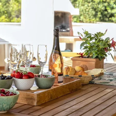 Villa With Pool, Private Parking, Air Conditioning, 5 Bedrooms And 4 Bathrooms Alghero