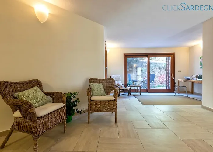 With Pool, Private Parking, Air Conditioning, 5 Bedrooms And 4 Bathrooms Villa *