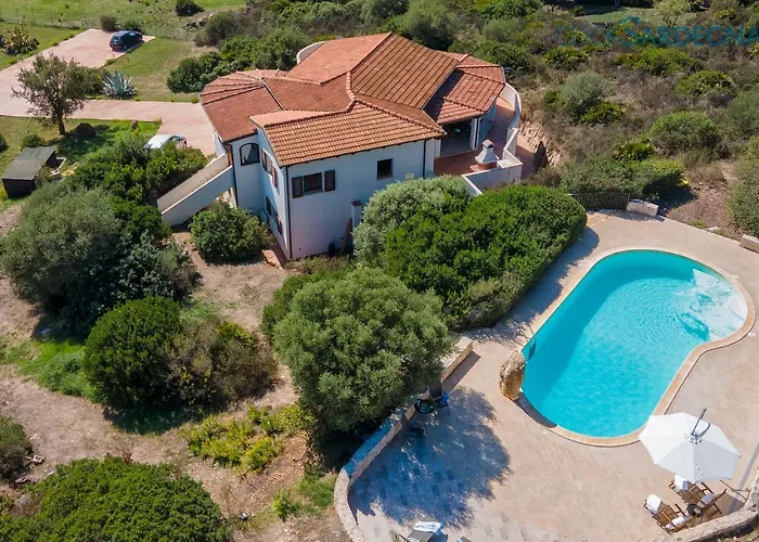 With Pool, Private Parking, Air Conditioning, 5 Bedrooms And 4 Bathrooms Villa