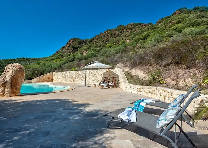 With Pool, Private Parking, Air Conditioning, 5 Bedrooms And 4 Bathrooms Villa *