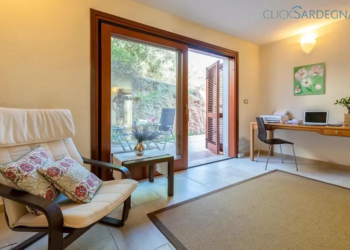 Villa With Pool, Private Parking, Air Conditioning, 5 Bedrooms And 4 Bathrooms