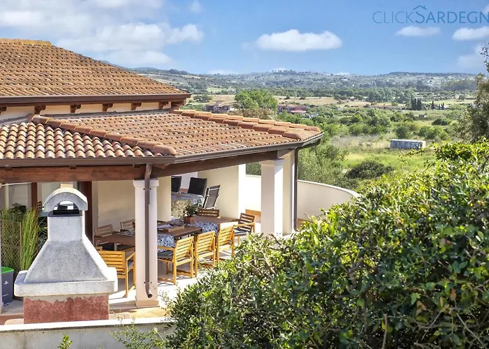 Villa With Pool, Private Parking, Air Conditioning, 5 Bedrooms And 4 Bathrooms