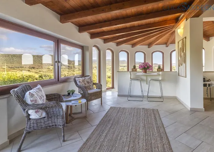 With Pool, Private Parking, Air Conditioning, 5 Bedrooms And 4 Bathrooms Villa