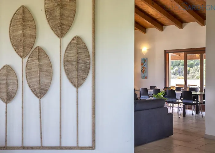 With Pool, Private Parking, Air Conditioning, 5 Bedrooms And 4 Bathrooms