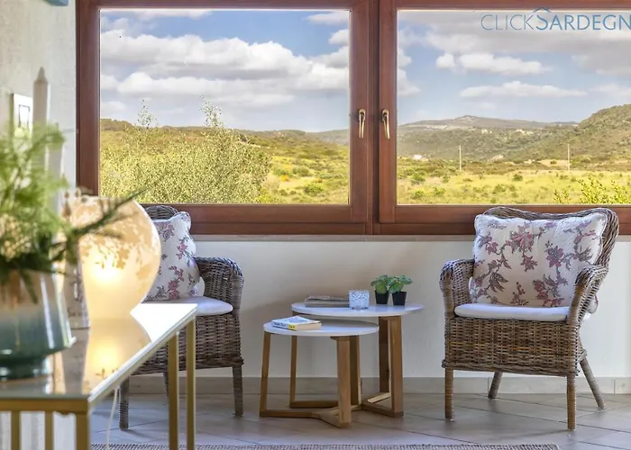 With Pool, Private Parking, Air Conditioning, 5 Bedrooms And 4 Bathrooms Villa