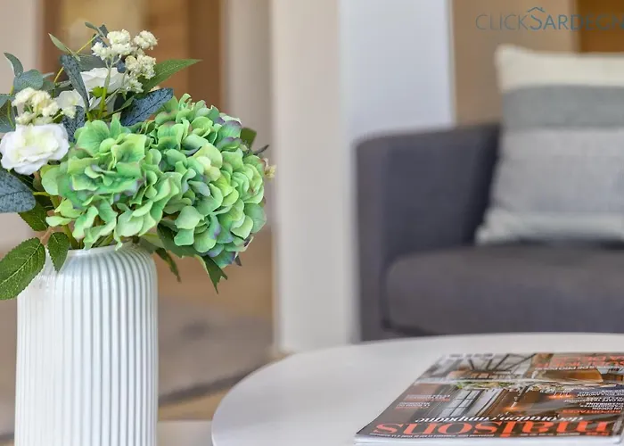 With Pool, Private Parking, Air Conditioning, 5 Bedrooms And 4 Bathrooms Villa