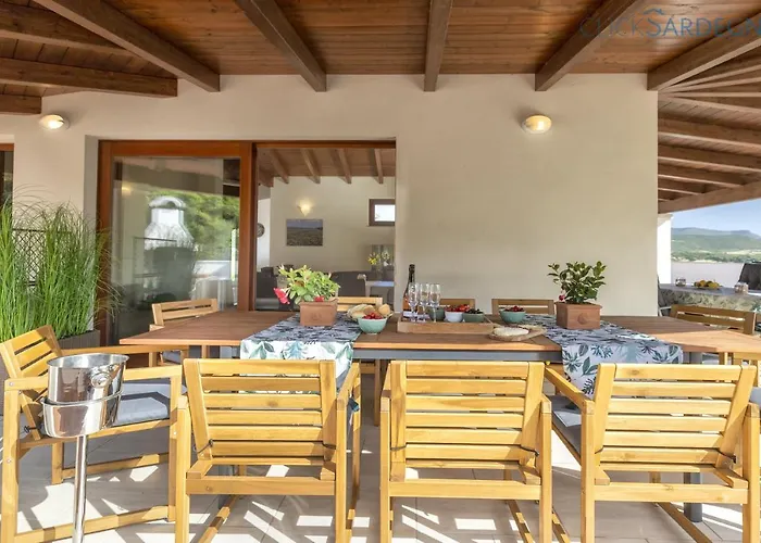 With Pool, Private Parking, Air Conditioning, 5 Bedrooms And 4 Bathrooms Villa *