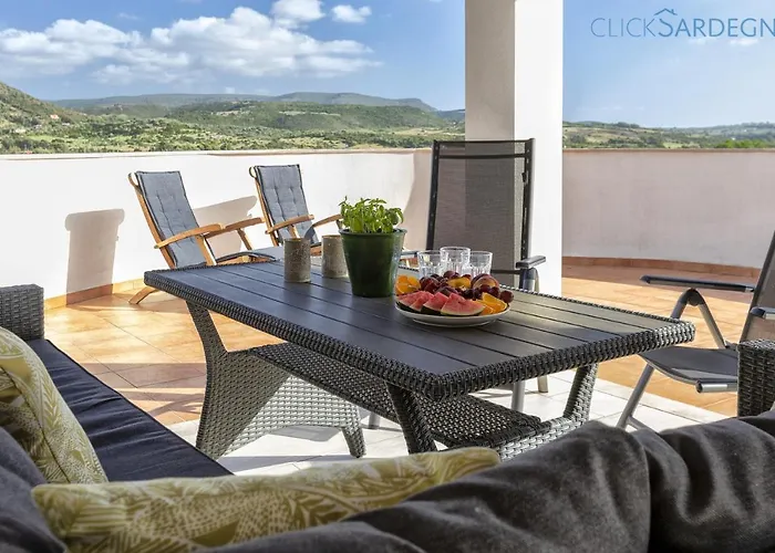 With Pool, Private Parking, Air Conditioning, 5 Bedrooms And 4 Bathrooms Villa *